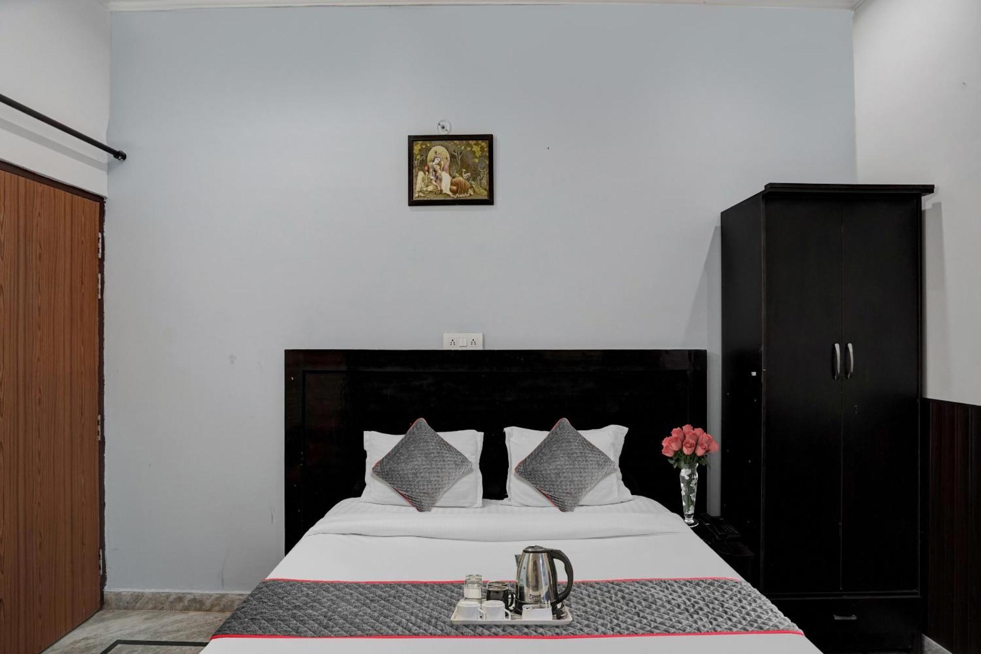 Hotel Collection O Samira Residency Near Botanic Garden Of Indian Republic Noida Exterior foto