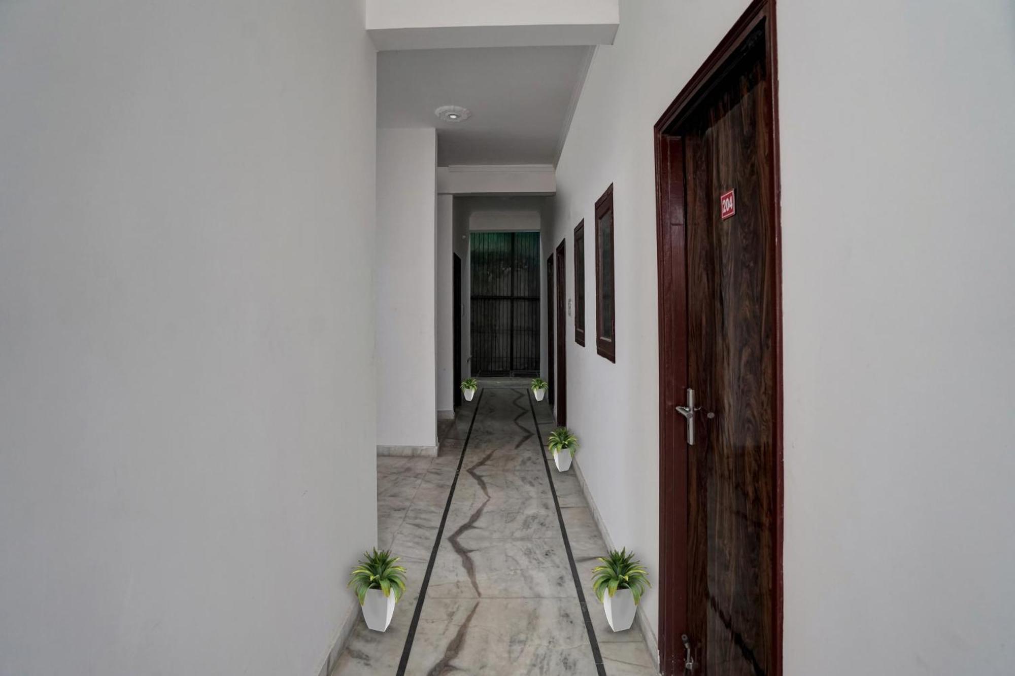 Hotel Collection O Samira Residency Near Botanic Garden Of Indian Republic Noida Exterior foto